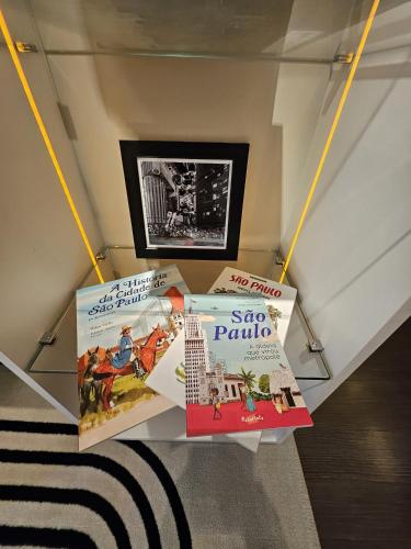 a table with books on it in a room at EstanPlaza Nações Unidas - SP Classic - apto 302 in Sao Paulo