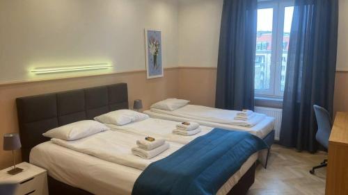 Postel nebo postele na pokoji v ubytování Plac Zbawiciela - 2 Rooms, 4 Beds - Sleeps 6 Comfortably