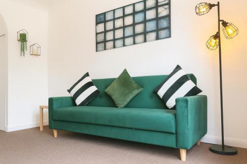 Χώρος καθιστικού στο Blakelands 2bed house