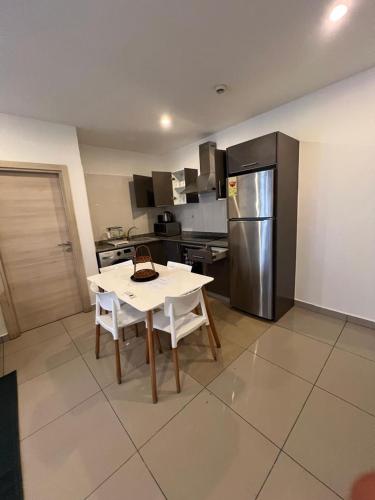 Kuchyň nebo kuchyňský kout v ubytování Gallery Apartment