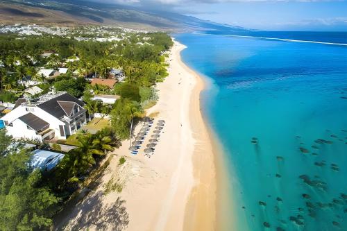 an aerial view of a beach and the ocean at Résidence Mélodie 65m2 - Meublée et toute équipée - Maison de vacances #1 in Le Tampon