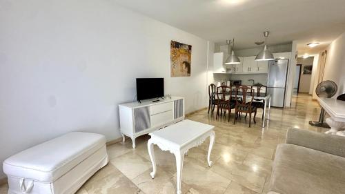 MAND CANTERAS