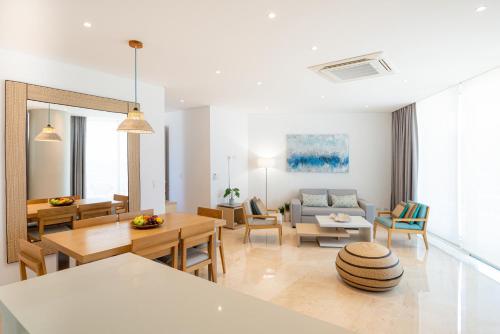 a living room with a couch and a table at Grand Marina Suites Santa Marta in Santa Marta