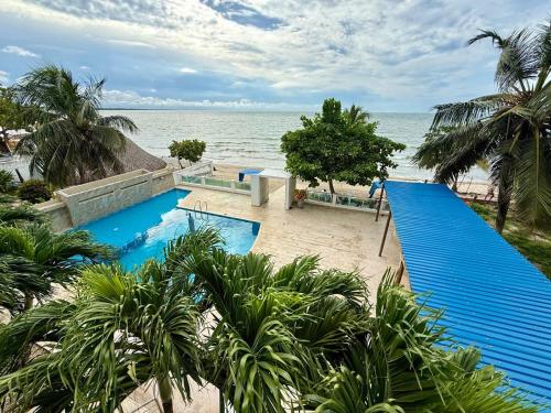 a view of the beach from the balcony of a resort at Magico Apartamento Frente al Mar 3 Habitaciones B21 in Coveñas