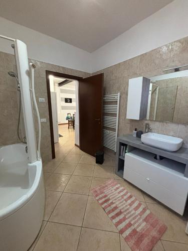 a bathroom with a sink and a tub and a toilet at Casa Domus Oppiorum in Ca degli Oppi