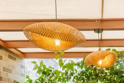 two lights are hanging from a ceiling at Apto. moderno em condomínio com piscina CME0107 in Itaipava