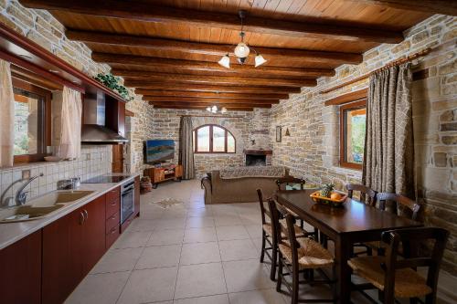 Η κουζίνα ή μικρή κουζίνα στο Villa eftichia