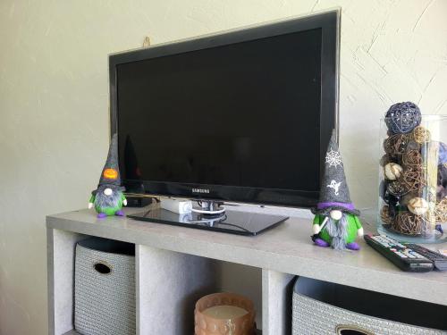 a flat screen tv sitting on top of a table at VACANCES à SUPERDEVOLUY hautes Alpes 05250 in Superdevoluy