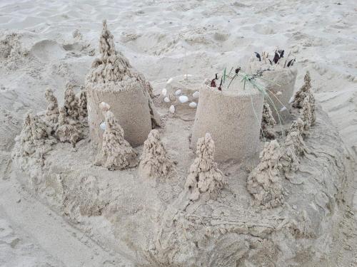 een zandkasteel op het strand met mensen erin bij 6 person holiday home in Ringkøbing in Ringkøbing