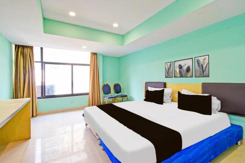 a bedroom with a large bed in a room at Super Townhouse Ameerpet Balkampet Road in Hyderabad