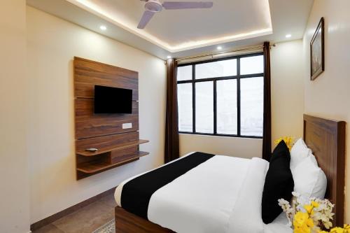 TV/trung tâm giải trí tại Super Townhouse The Royal Casa