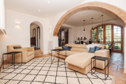 a living room with two couches and a table at Charming Farmhouse in Monteleone D'Orvieto in Monteleone dʼOrvieto