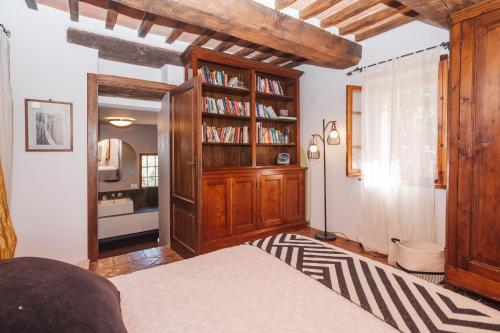 a bedroom with a book shelf and a bed at Charming Farmhouse in Monteleone D'Orvieto in Monteleone dʼOrvieto