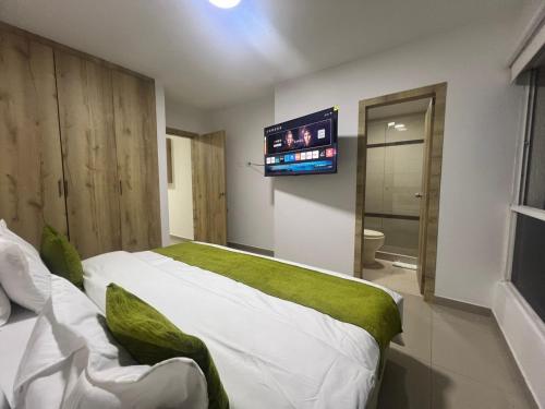 Letto o letti in una camera di Aparta Suites la Flora Flora-Piscina-Jacuzzi
