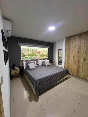 Letto o letti in una camera di Aparta Suites la Flora Flora-Piscina-Jacuzzi