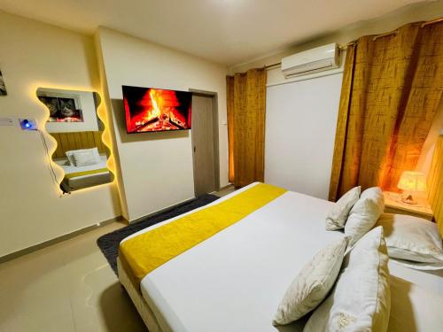 Letto o letti in una camera di Aparta Suites la Flora Flora-Piscina-Jacuzzi