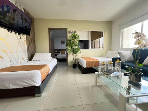 Letto o letti in una camera di Aparta Suites la Flora Flora-Piscina-Jacuzzi