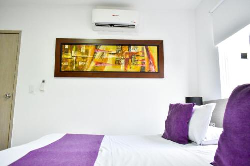 Letto o letti in una camera di Aparta Suites la Flora Flora-Piscina-Jacuzzi