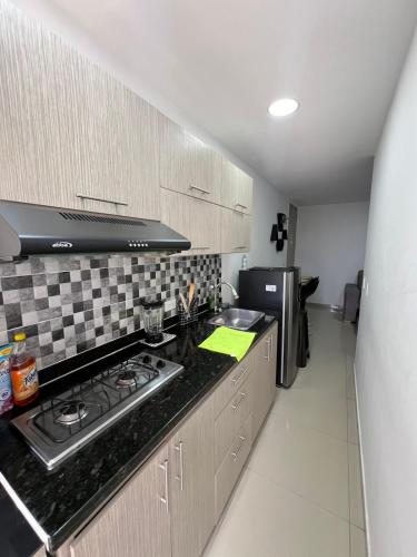 Cucina o angolo cottura di Aparta Suites la Flora Flora-Piscina-Jacuzzi