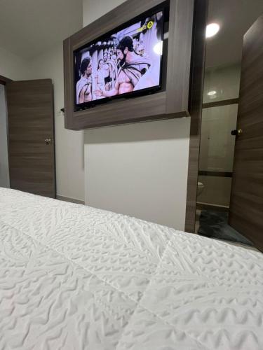 Letto o letti in una camera di Aparta Suites la Flora Flora-Piscina-Jacuzzi