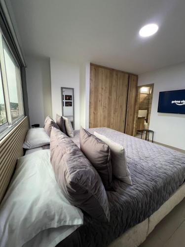 Letto o letti in una camera di Aparta Suites la Flora Flora-Piscina-Jacuzzi