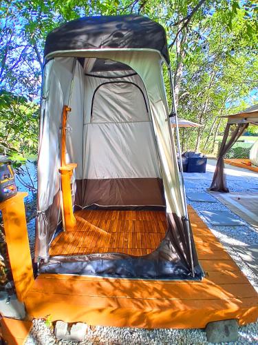 Gambar di galeri bagi Starlit Riverfront Glamping Suite AC, WiFi, Games di Fredericksburg