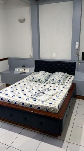 a large bed in a room with at Hotel estrela da lapa in Sao Paulo