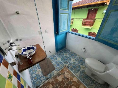 a bathroom with a sink and a toilet at Casa Luna Jericó in Jericó