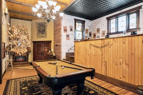 Biliár nebo kulečník v ubytování School of Sorcery