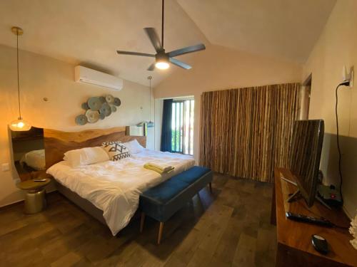 a bedroom with a bed and a ceiling fan at Casa Cielo Cancun in Cancún
