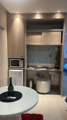 Kuchyň nebo kuchyňský kout v ubytování Requinte Flats Passagem 300m da Praia do Forte