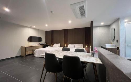 Dapur atau dapur kecil di 수원 하운드호텔