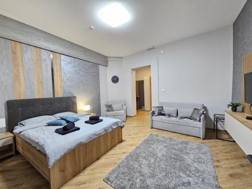 Postel nebo postele na pokoji v ubytování The Gem House Apartments - City Center