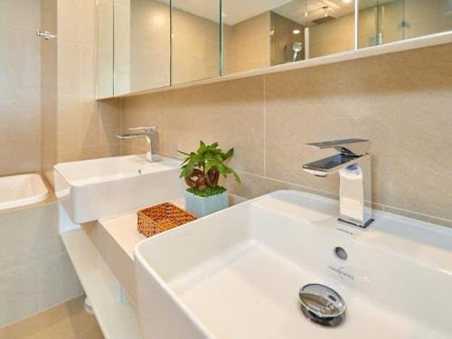 Koupelna v ubytování Luxury apartment sea view- May The Sóng