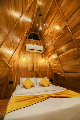 a bedroom with a bed in a wooden ceiling at Sparrow's House in Weligama