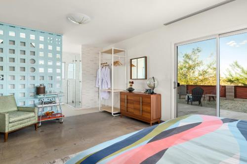 Χώρος καθιστικού στο Twentynine Palms Springs - Mid Century Ranch JTNP