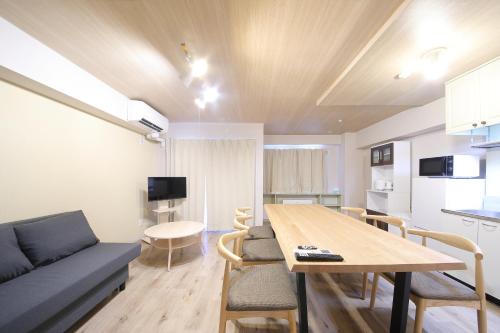 a living room with a table and a couch at ノーザンヒルズ南6条 in Sapporo