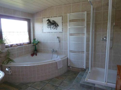 Kylpyhuone majoituspaikassa Ferienwohnung Blütenmeer
