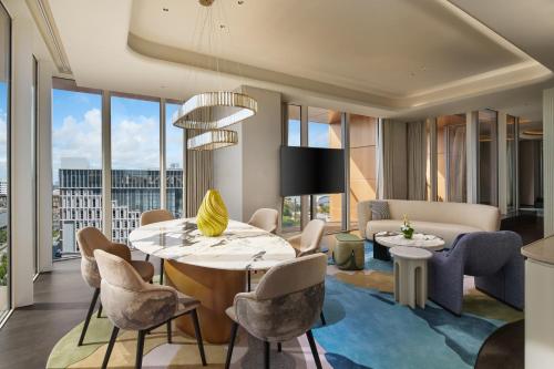 Ruang duduk di Hotel Indigo Shanghai Harbour City