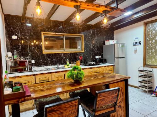 Dapur atau dapur kecil di Cabaña nueva con vista al rio