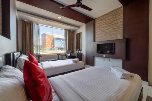 Postel nebo postele na pokoji v ubytování Capital Residency