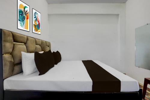Postel nebo postele na pokoji v ubytování Hotel O S1 Hotel Palace NH 19
