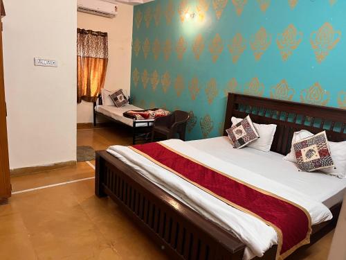 Ένα ή περισσότερα κρεβάτια σε δωμάτιο στο Hotel Golden Grand Jaisalmer