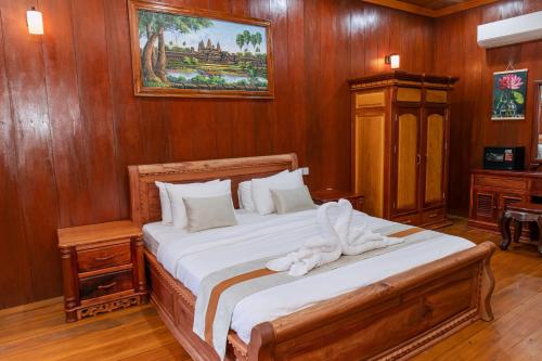 Ένα ή περισσότερα κρεβάτια σε δωμάτιο στο Piseth Private Villa Hotel