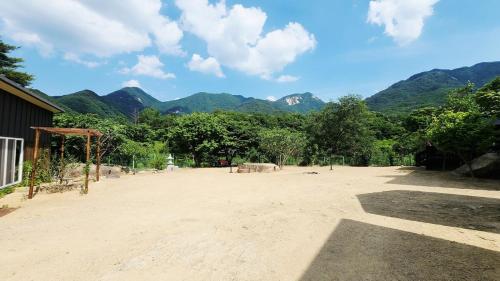 a large dirt field with mountains in the background at 하늘이 숨긴 아란야 