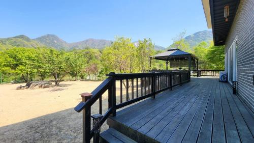 a wooden deck with a gazebo on a house at 하늘이 숨긴 아란야 