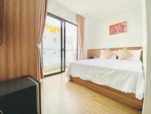 Ένα ή περισσότερα κρεβάτια σε δωμάτιο στο DOLPHIN hotel Thiên Cầm