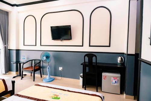 a bedroom with a bed and a tv on a wall at Khách sạn Đại An Ninh Bình in Ninh Binh