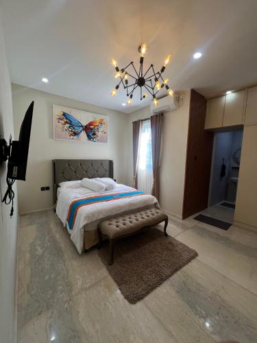 Ένα ή περισσότερα κρεβάτια σε δωμάτιο στο KitaHome Plamongan Indah