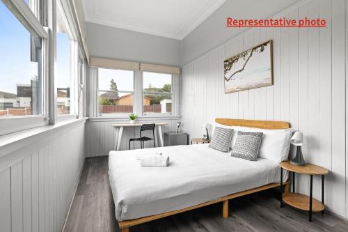 Ένα ή περισσότερα κρεβάτια σε δωμάτιο στο Affordable Double Bedroom - Heart of Belmore with Shared Bathroom